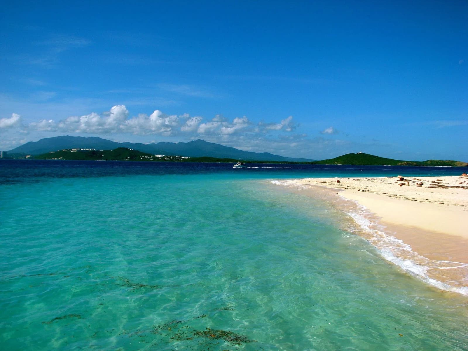 Cayo Icacos, off Fajardo, La Cordillera reserve - one of the best beaches in Puerto Rico