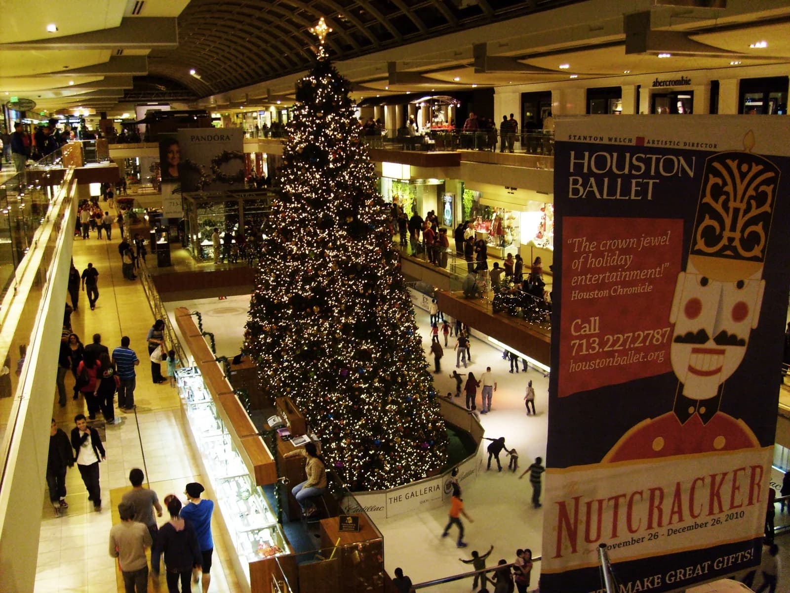 The Galleria shopping centre in Uptown Houston, the anchor of the western hotel cluster