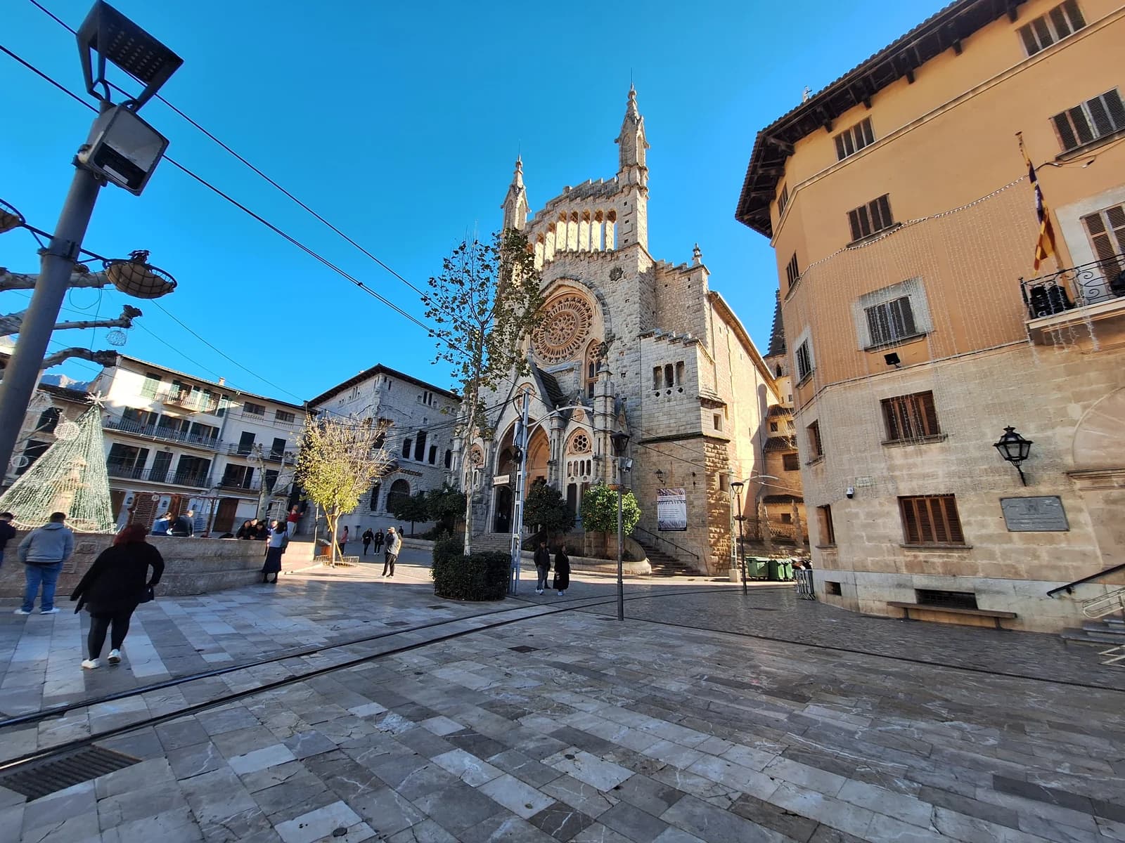 Plaça de la Constitució and the church of Sant Bartomeu in the centre of Sóller