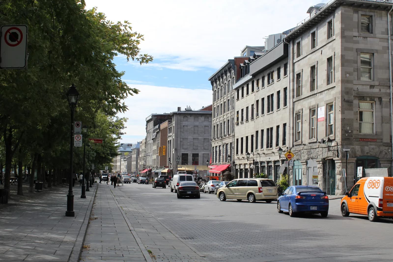 The stone fronts of Rue de la Commune facing the Old Port