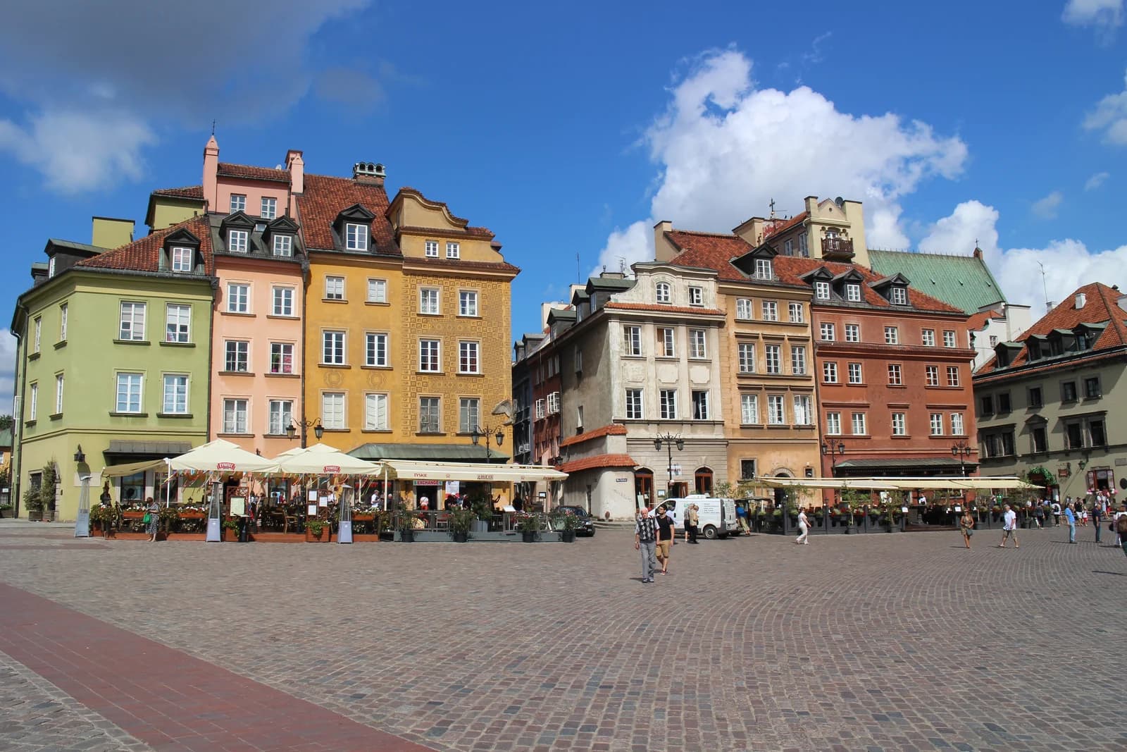The rebuilt Old Town Market Square in Warsaw, tall pastel townhouses enclosing the square on all sides