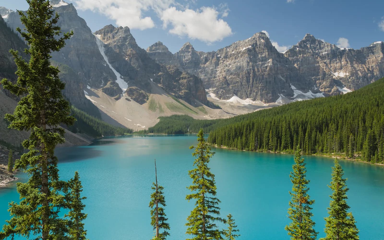 Turquoise Moraine Lake and the Valley of the Ten Peaks, Banff National Park