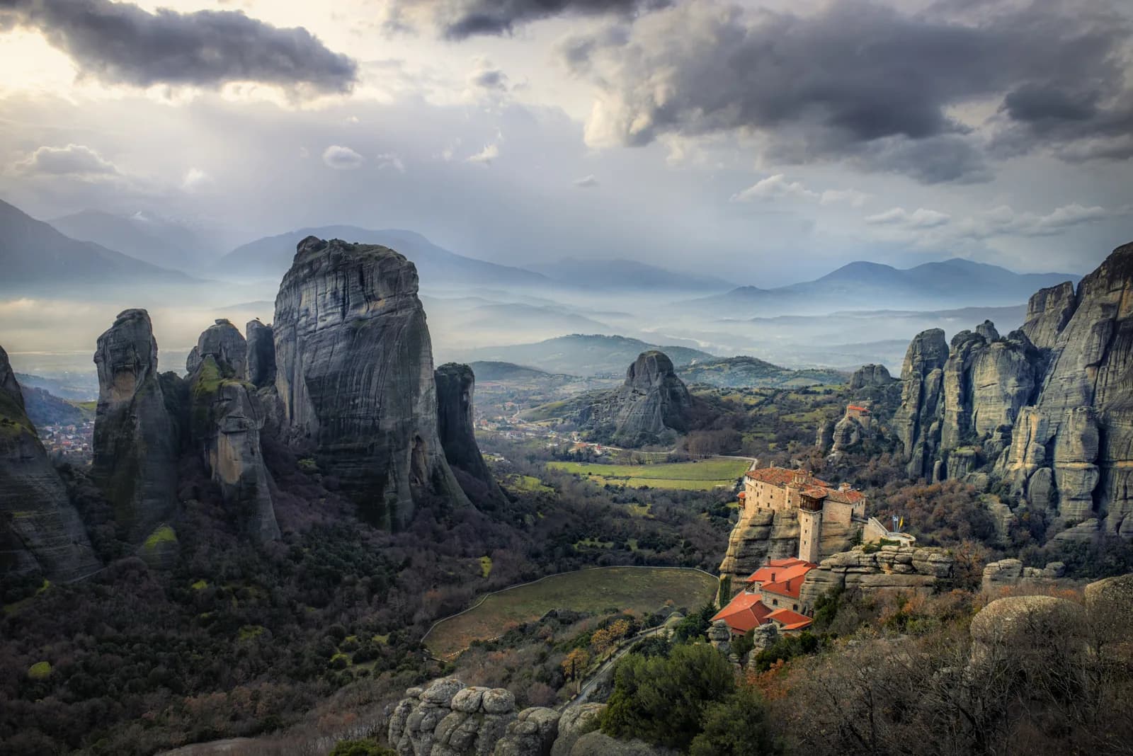 The rock pillars and monasteries of Meteora, the longest and best day trip from Athens