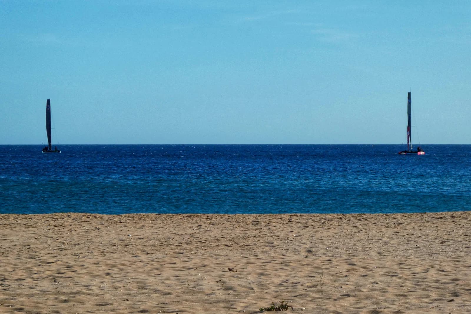 Flat sand and calm water at Meia Praia on the bay east of Lagos