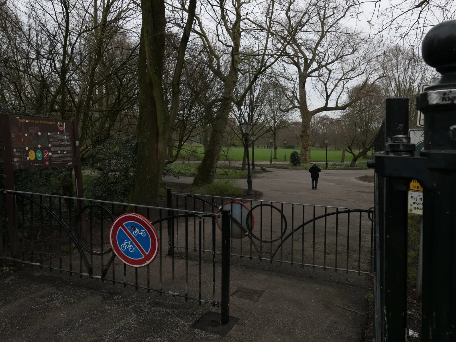 The Linnaeusstraat entrance to the Oosterpark in Amsterdam East, with paths and lawns behind the gate