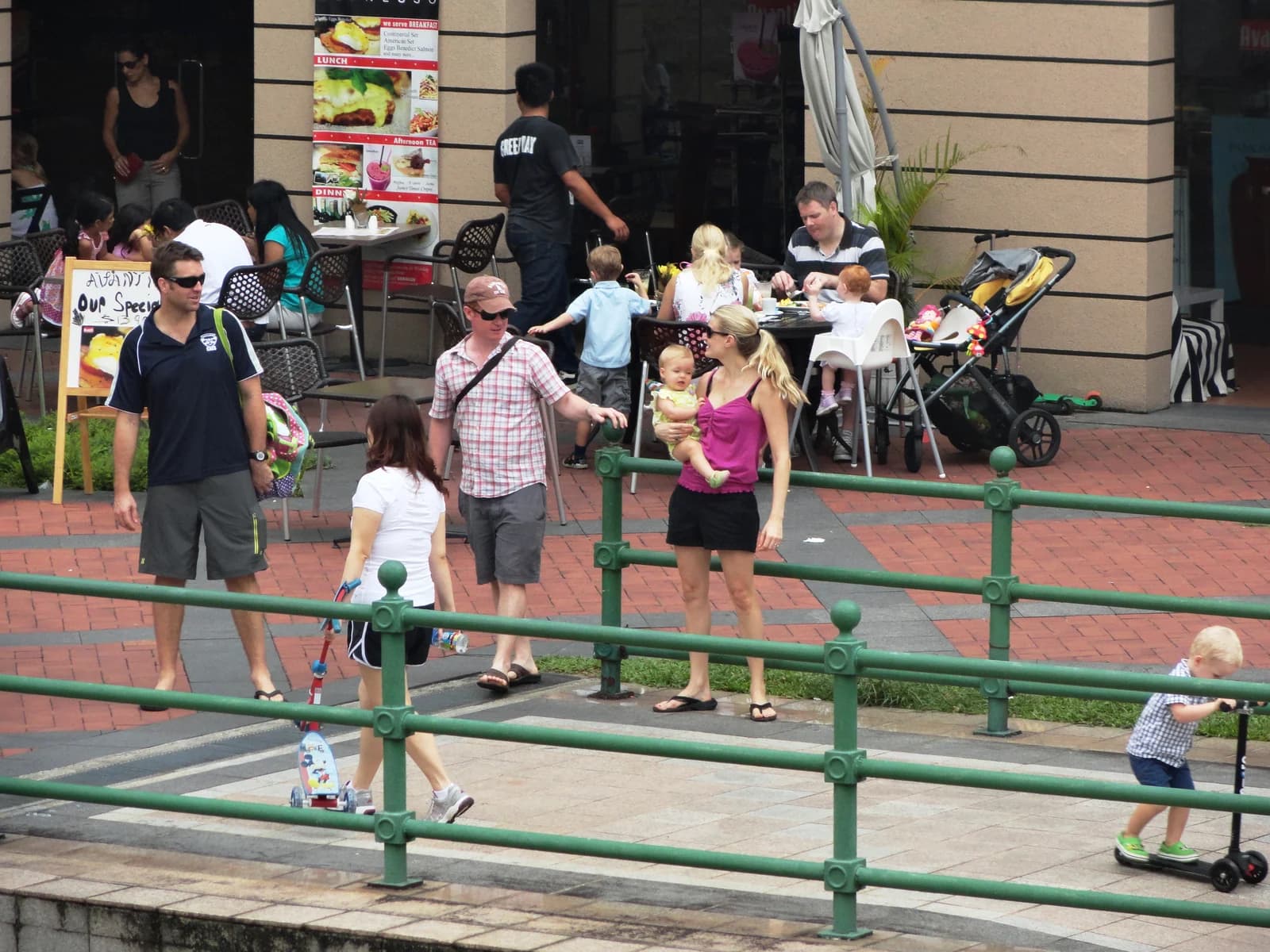 Riverside restaurants and moored boats at Robertson Quay on the Singapore River