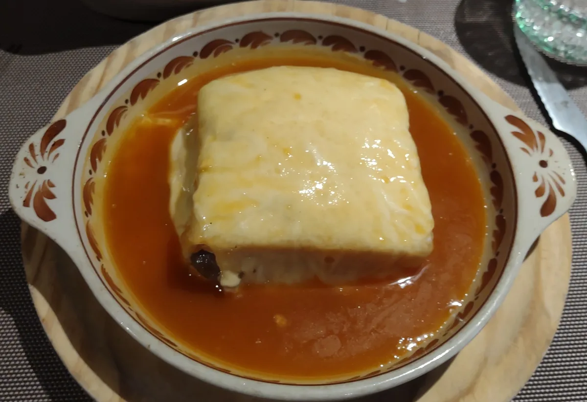 Eat a francesinha in Porto