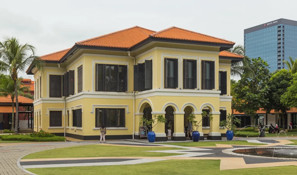 Kampong Glam in Singapore, the low-rise quarter with the cheapest central beds