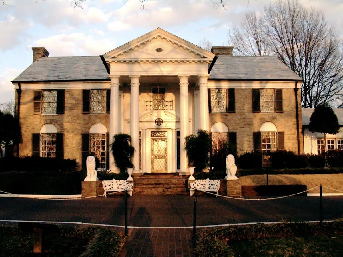 Memphis and Graceland, a day trip from Nashville