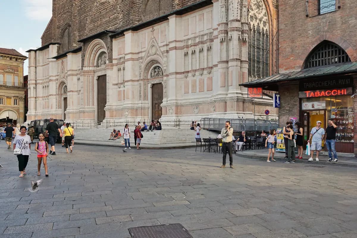 Piazza Maggiore & San Petronio in Bologna