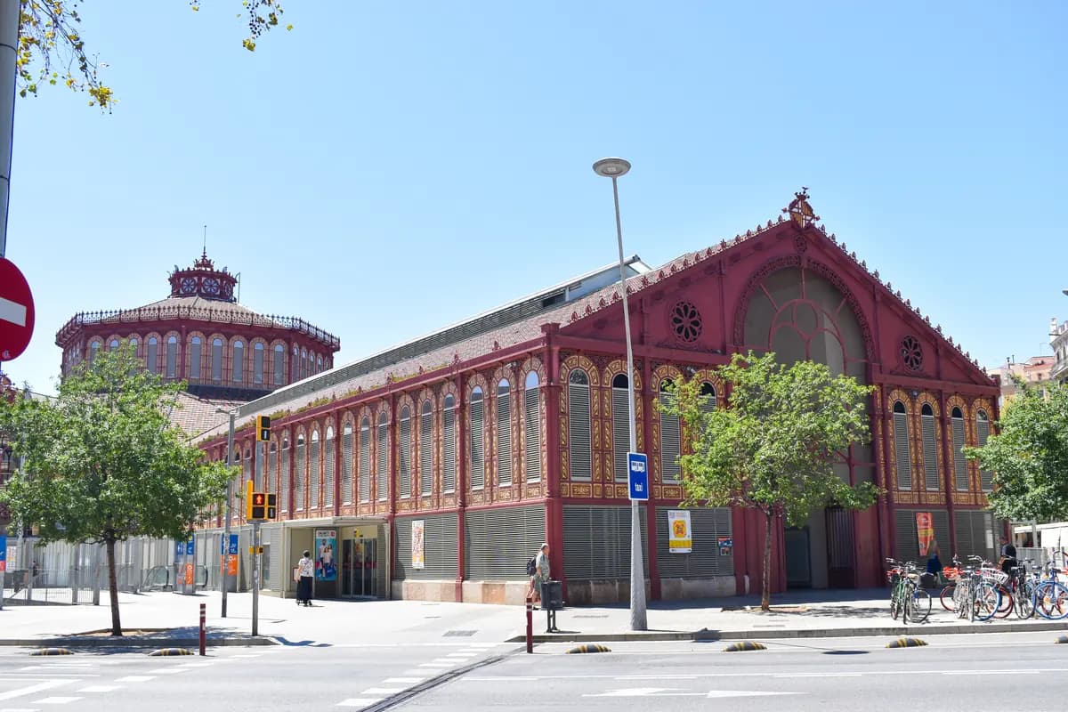 Sant Antoni in Barcelona, the calm local grid beside the old town