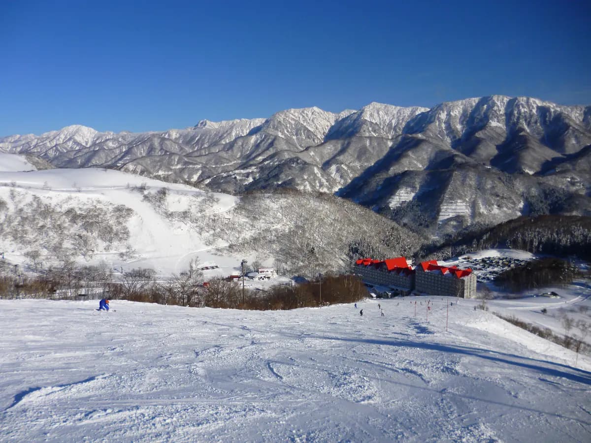 Ski & snow season in Japan