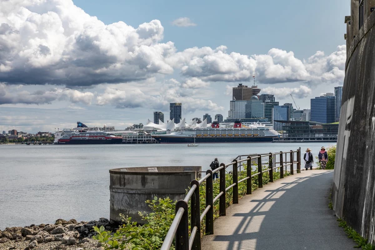 Stanley Park Seawall in Vancouver