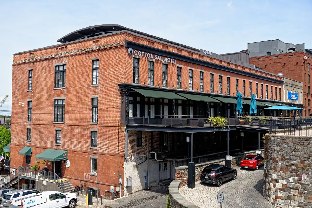 The Cotton Sail & rooftop bars in Savannah