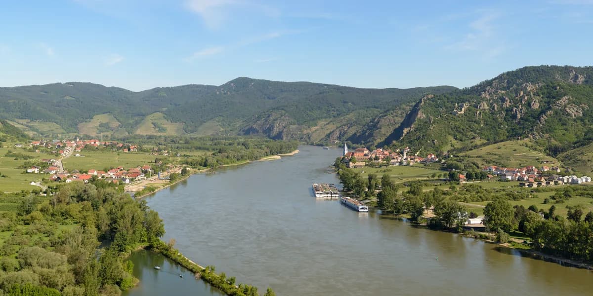 Wachau Valley: Melk and Durnstein, a day trip from Vienna