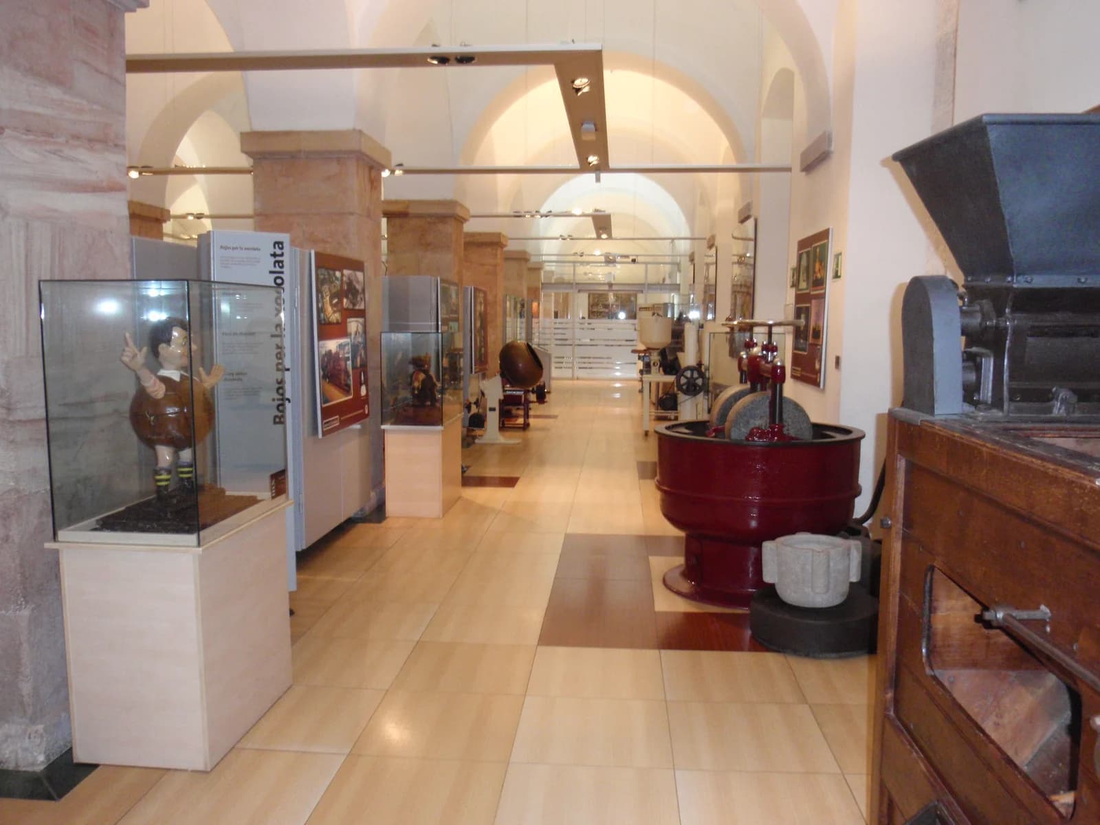 Chocolate sculptures and a grinding machine inside the Museu de la Xocolata