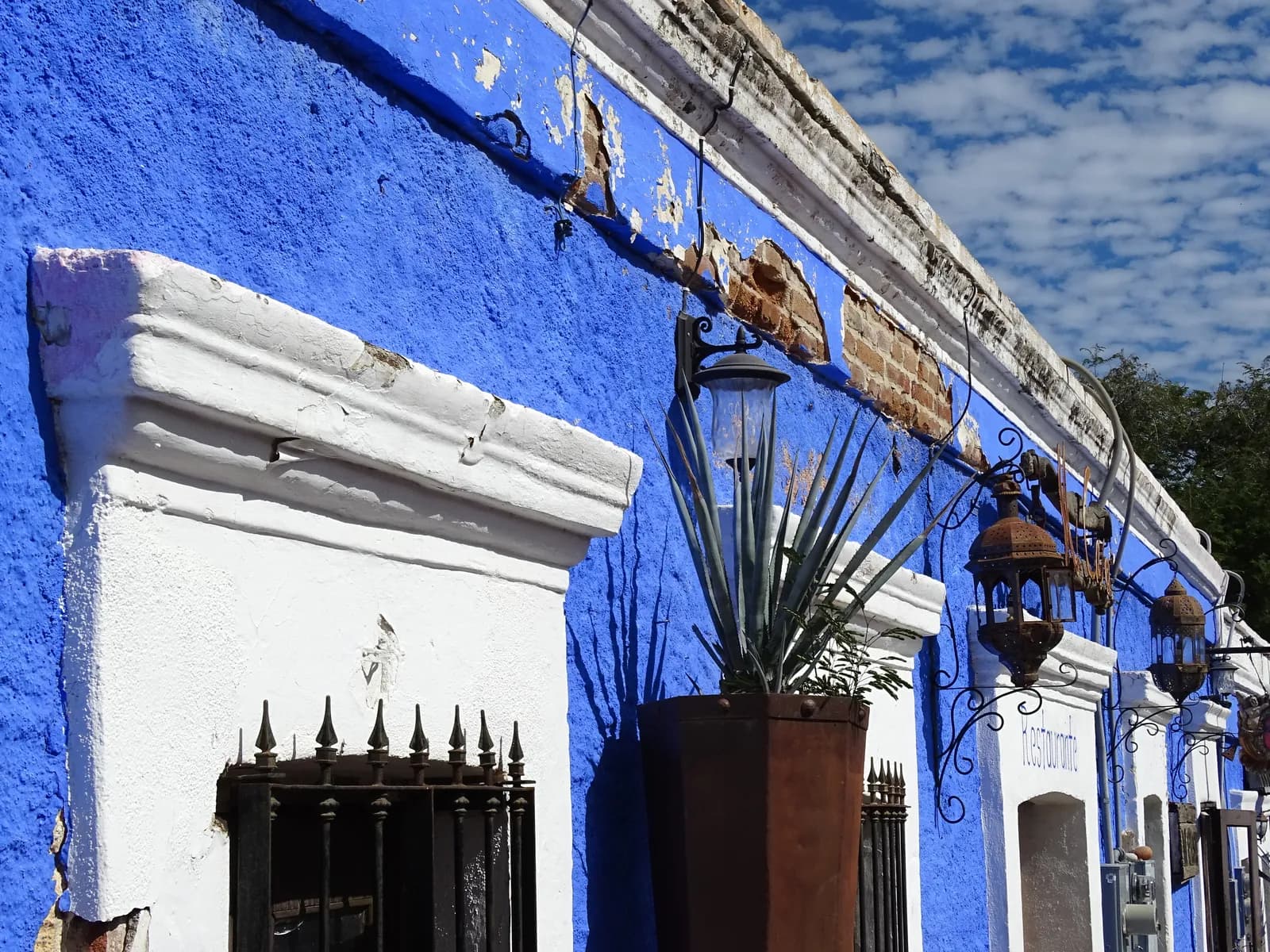 A cobalt blue painted facade with lanterns in the San Jose del Cabo gallery district
